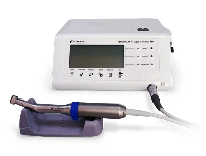 Equipo de implantología dental del artículo original GLOBIX; ilustración de aplicación y revisión de interfaces