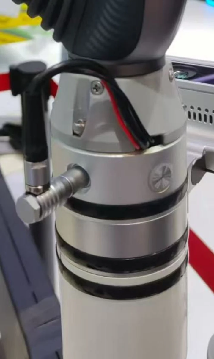 Ilustración de GLOBIX: Conexiones en robots: distinguir enclavamiento, cable y fallos intermitentes